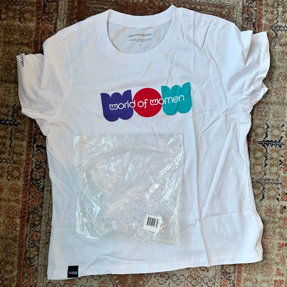 Official WOW World of Women tee‎